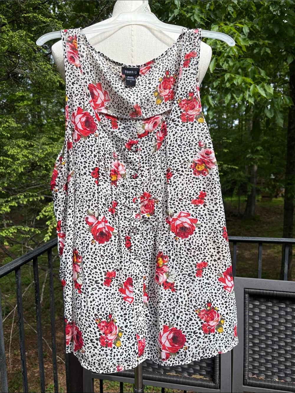 Torrid White Tank Top with Red Rose & Leopard Print tulip back sz 1